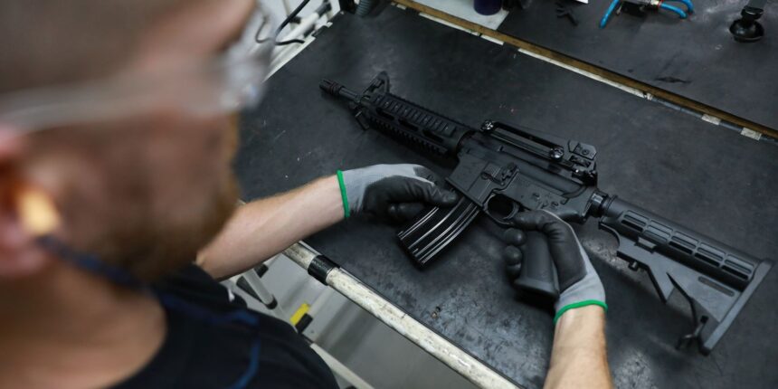 pm-do-rio-apreende-fuzis-e-granadas-em-acao-contra-o-crime-organizado