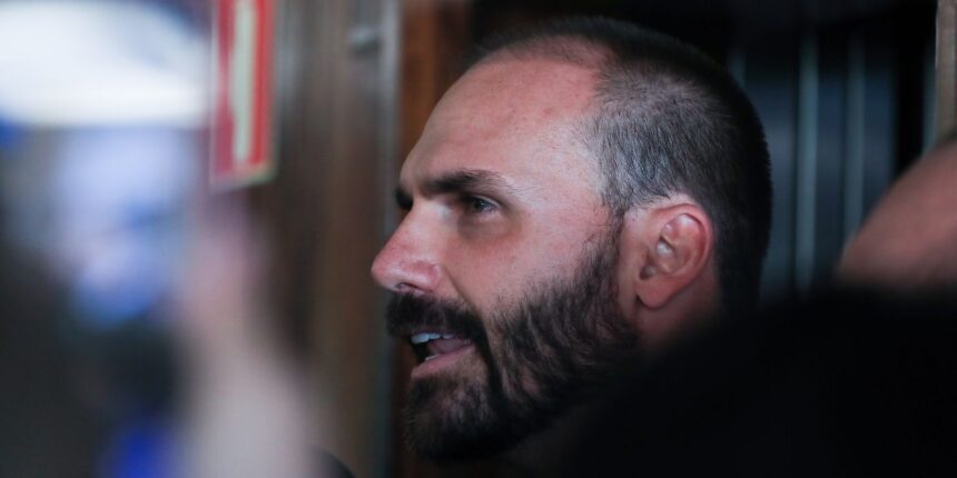 lideres-do-pt-pedem-prisao-de-eduardo-bolsonaro-ao-stf