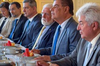 senadores-brasileiros-buscam-dialogo-sobre-tarifas-impostas-por-trump