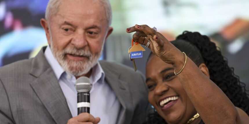 lula-cobra-recursos-para-credito-imobiliario-para-classe-media