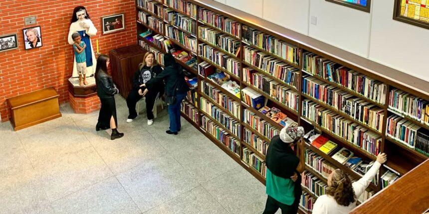 pessoas-em-situacao-de-rua-passam-a-contar-com-biblioteca-em-sao-paulo