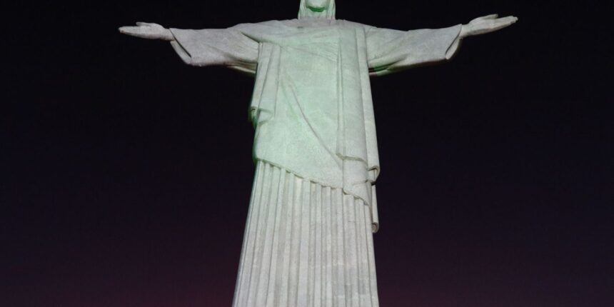 violencia-contra-a-mulher-tera-hoje-cristo-redentor-iluminado-de-lilas