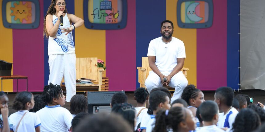 jovens-e-criancas-se-juntam-na-flipelo-para-conversar-com-lazaro-ramos