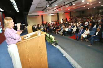 claudia-lelis-afirma-que-enfrentamento-a-violencia-de-genero-e-compromisso-de-toda-a-sociedade