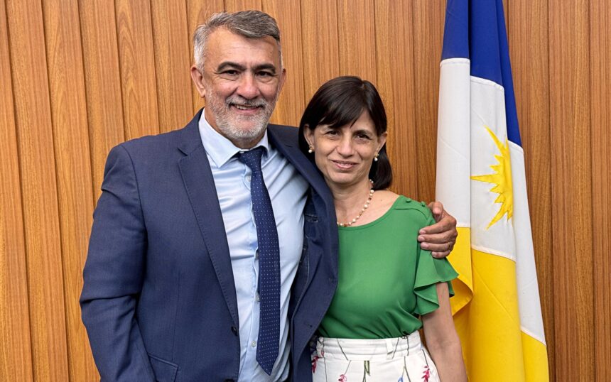 amelio-propoe-titulo-de-cidada-tocantinense-para-servidora-com-33-anos-de-carreira-na-aleto