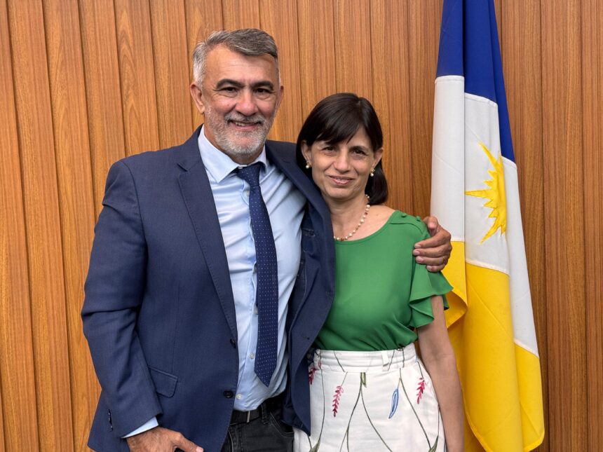 amelio-propoe-titulo-de-cidada-tocantinense-para-servidora-com-33-anos-de-carreira-na-aleto