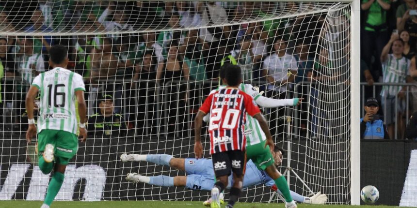 rafael-defende-penalti-e-sao-paulo-garante-empate-na-libertadores