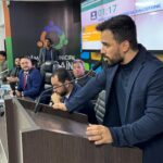 presidente-da-camara-max-fleury-entrega-mocao-de-aplauso-para-empresa-de-cosmeticos-de-araguaina