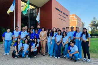 janad-valcari-recebe-alunos-de-escola-publica-na-assembleia-legislativa