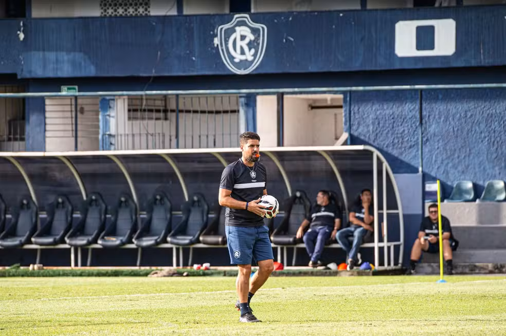 treinador-do-remo-fica-na-‘corda-bamba’-apos-outro-tropeco