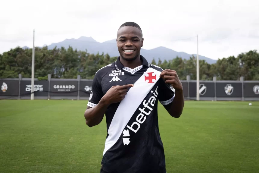 vasco-oficializa-contratacao-do-atacante-andres-gomez