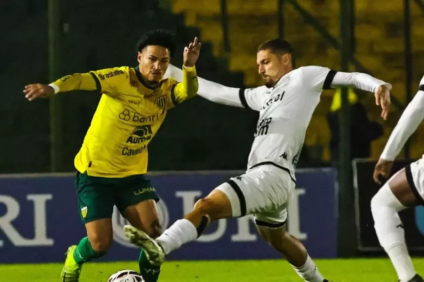 roger-machado-segue-pressionado-no-internacional;-inter-sm-e-novo-hamburgo-conquistam-o-acesso