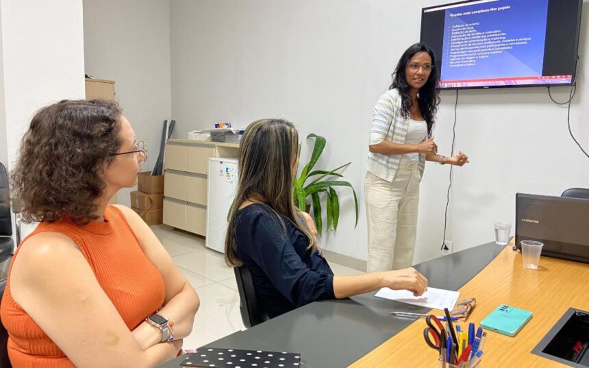 servidores-da-escola-do-legislativo-participam-de-capacitacao-na-area-de-cerimonial
