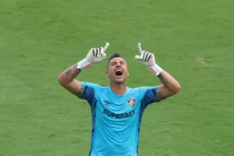 fluminense-liquida-america-de-cali-em-noite-historica-de-fabio-e-avanca-na-sula