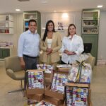 claudia-lelis-e-karryne-sotero-entregam-kits-escolares-a-estudantes-de-formoso