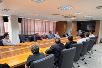 amelio-cayres-articula-avancos-para-implantacao-de-cursos-de-medicina-em-colinas-e-araguatins