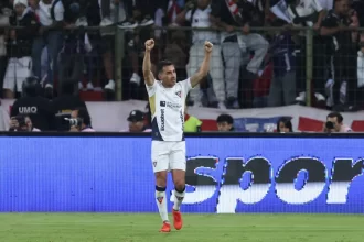 botafogo-nao-resiste-a-bombardeio,-perde-para-ldu-e-da-adeus-ao-sonho-do-bi