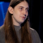 cariucha-e-joao-augusto,-filho-de-gugu,-trocam-beijos-em-festa