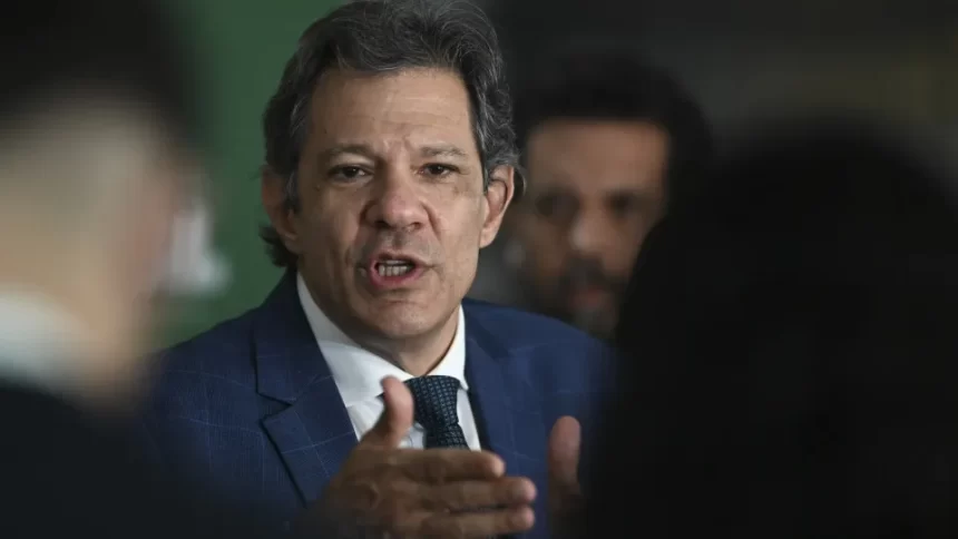 haddad:-20-milhoes-de-brasileiros-nao-deveriam-estar-pagando-ir