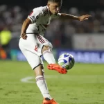 com-gols-de-reservas,-sao-paulo-bate-atletico-mg-e-cola-no-g6-do-brasileiro