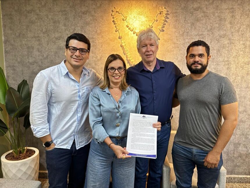 em-reuniao-com-rede-hoteleira,-claudia-lelis-defende-construcao-de-centro-de-convencoes-estadual