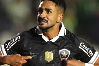 estreante-espanhol-decide,-e-botafogo-vence-o-juventude-de-virada