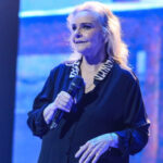 gilberto-gil-e-chico-buarque-notificam-ex-baixista-dos-pixies-por-suposto-plagio