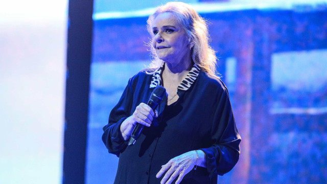 gilberto-gil-e-chico-buarque-notificam-ex-baixista-dos-pixies-por-suposto-plagio