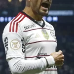 flamengo-joga-por-musica,-faz-8-no-vitoria-e-crava-recorde-no-brasileiro