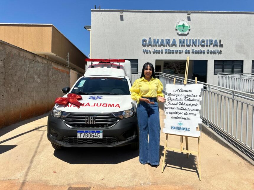 janad-valcari-faz-entrega-de-ambulancia-em-palmeiropolis-no-tocantins