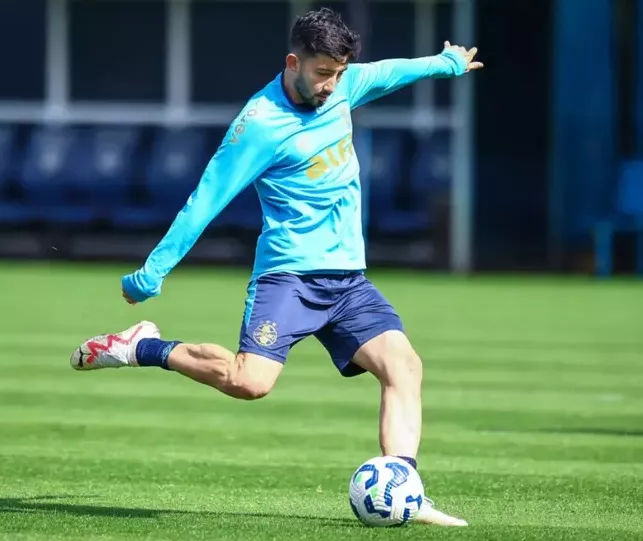 dupla-passa-por-cirurgia-e-nao-joga-mais-pelo-gremio-em-2025