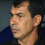 vitoria-demite-o-tecnico-fabio-carille-apos-humilhante-goleada-diante-do-flamengo