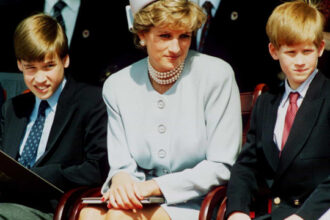 capsula-do-tempo-da-princesa-diana-e-aberta-em-hospital-de-londres