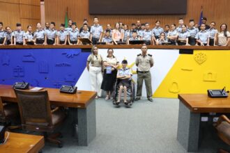estudantes-da-escola-militar-de-alianca-participam-de-visita-guiada-a-assembleia-legislativa