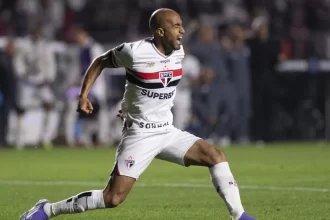 lucas-moura-passa-por-astroscopia-no-joelho-e-nao-tem-nova-lesao-detectada