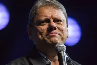 justica-autoriza-gestao-tarcisio-a-contratar-pms-para-escolas-civico-militares