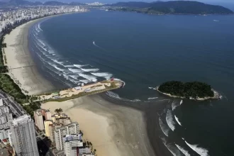 turista-e-baleado-na-praia-das-asturias,-no-guaruja