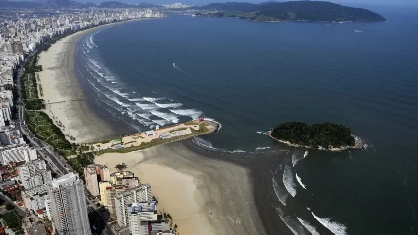 turista-e-baleado-na-praia-das-asturias,-no-guaruja