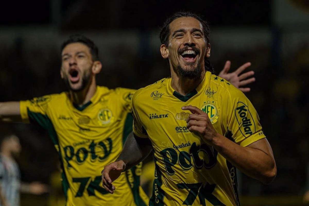 com-gol-relampago,-mirassol-goleia-bahia-e-se-mantem-no-g6