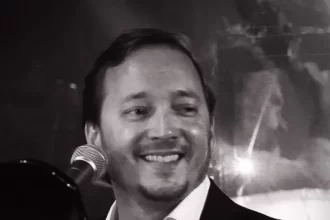 conheca-o-cantor-que-viralizou-com-a-sofrencia-‘evidencias’-em-frances