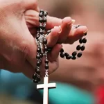 padre-e-investigado-sob-suspeita-de-agredir-fiel-durante-missa-no-interior-de-sp