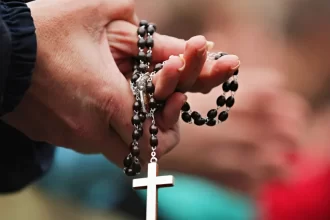 padre-e-investigado-sob-suspeita-de-agredir-fiel-durante-missa-no-interior-de-sp