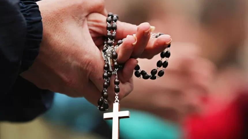 padre-e-investigado-sob-suspeita-de-agredir-fiel-durante-missa-no-interior-de-sp