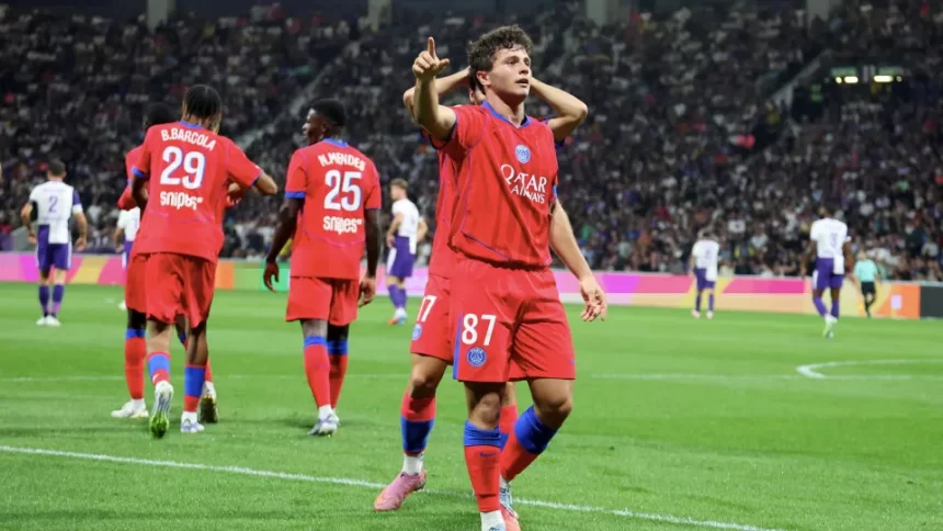 puskas?-joao-neves-marca-golaco-de-bicicleta-em-goleada-do-psg;-video