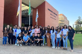 janad-recebe-estudantes-da-escola-castro-alves-na-assembleia-legislativa