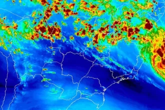 inmet-emite-alerta-laranja-de-perigo-para-ventos-costeiros-no-litoral-do-brasil