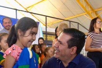 marcus-marcelo-entrega-uniformes-novos-para-mais-de-600-criancas-em-carmolandia