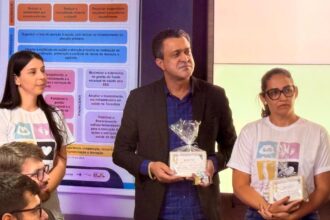 deputado-luciano-oliveira-e-homenageado-por-autoria-da-lei-da-maternidade-segura