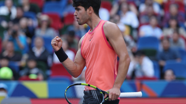 yago-dora-celebra-‘vida-adulta’-com-titulo-mundial-de-surfe-e-afago-no-pai