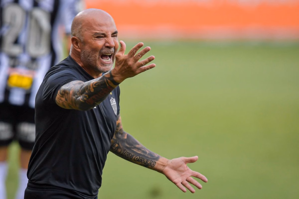 sampaoli-desembarca-em-bh-para-assumir-comando-do-atletico-mg;-confira